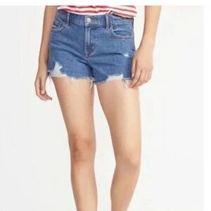 Old Navy Mid Rise Ripped Cut Off Boyfriend Denim Shorts in Chives. Size 6